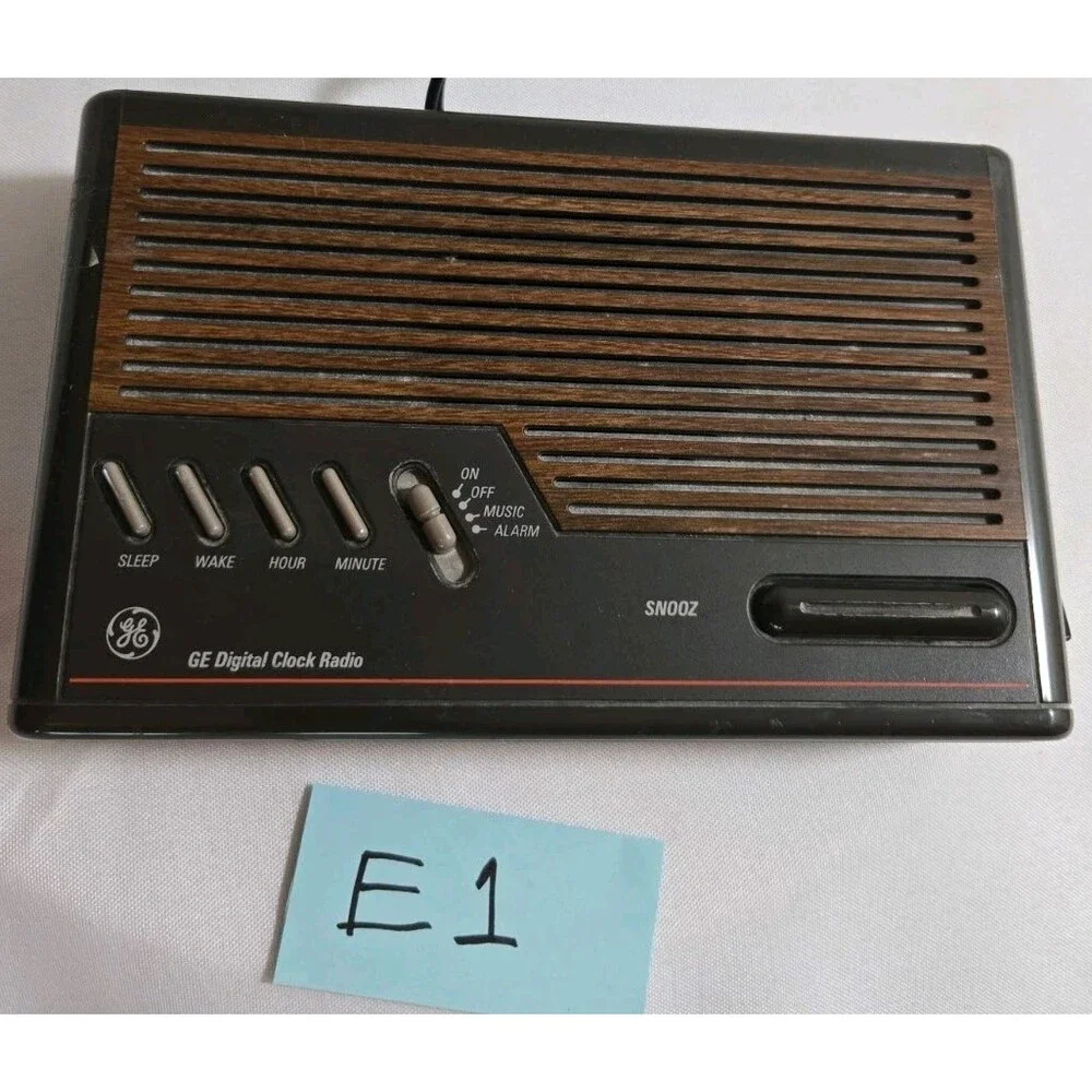 General Electric Faux Wood AM FM Red LED Alarm Clock Radio Model 7-4630C Tested